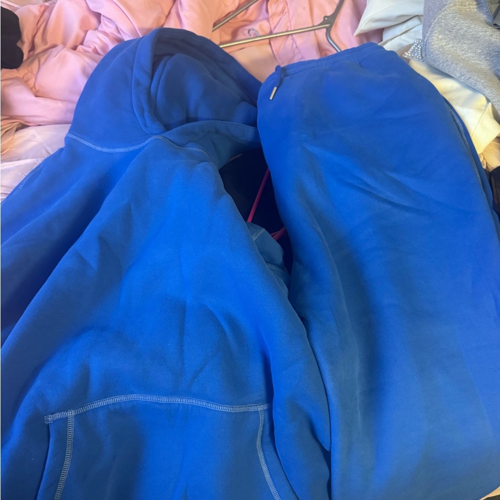 Aelfric Eden Vibrant Blue Sweatshirt